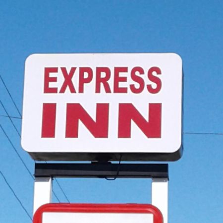 Express Inn & Suites - 5 Miles From St Petersburg Clearwater Airport 外观 照片