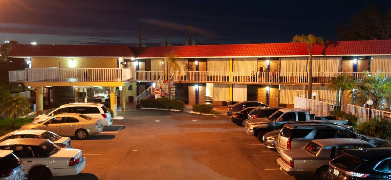 Express Inn & Suites - 5 Miles From St Petersburg Clearwater Airport 外观 照片