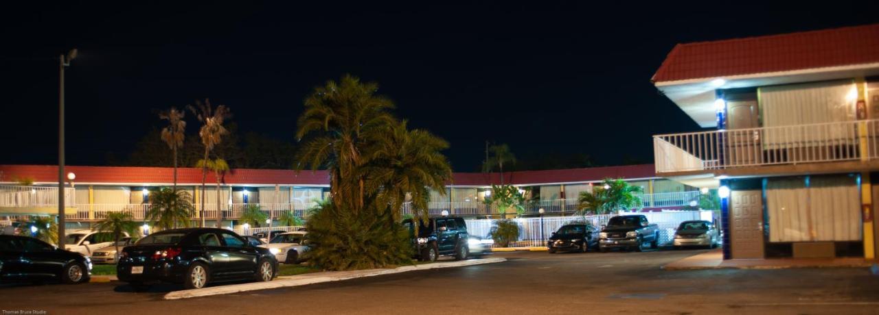 Express Inn & Suites - 5 Miles From St Petersburg Clearwater Airport 外观 照片