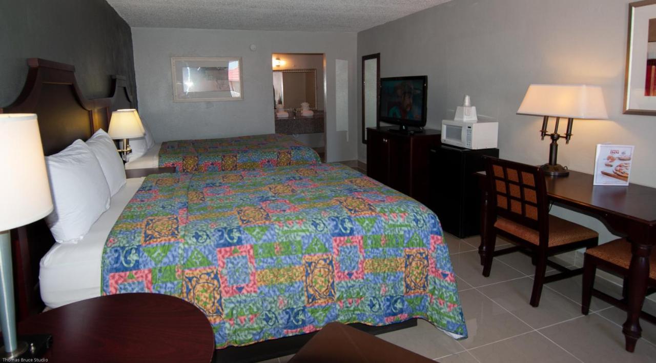 Express Inn & Suites - 5 Miles From St Petersburg Clearwater Airport 外观 照片