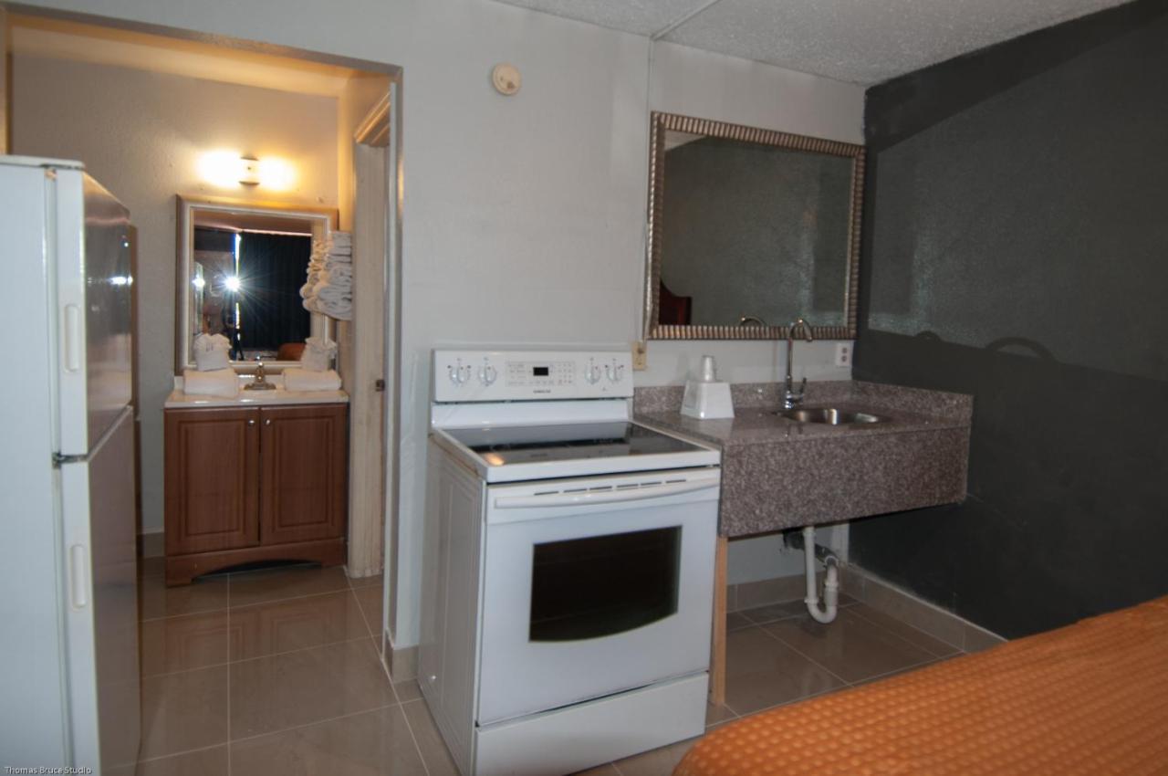 Express Inn & Suites - 5 Miles From St Petersburg Clearwater Airport 外观 照片