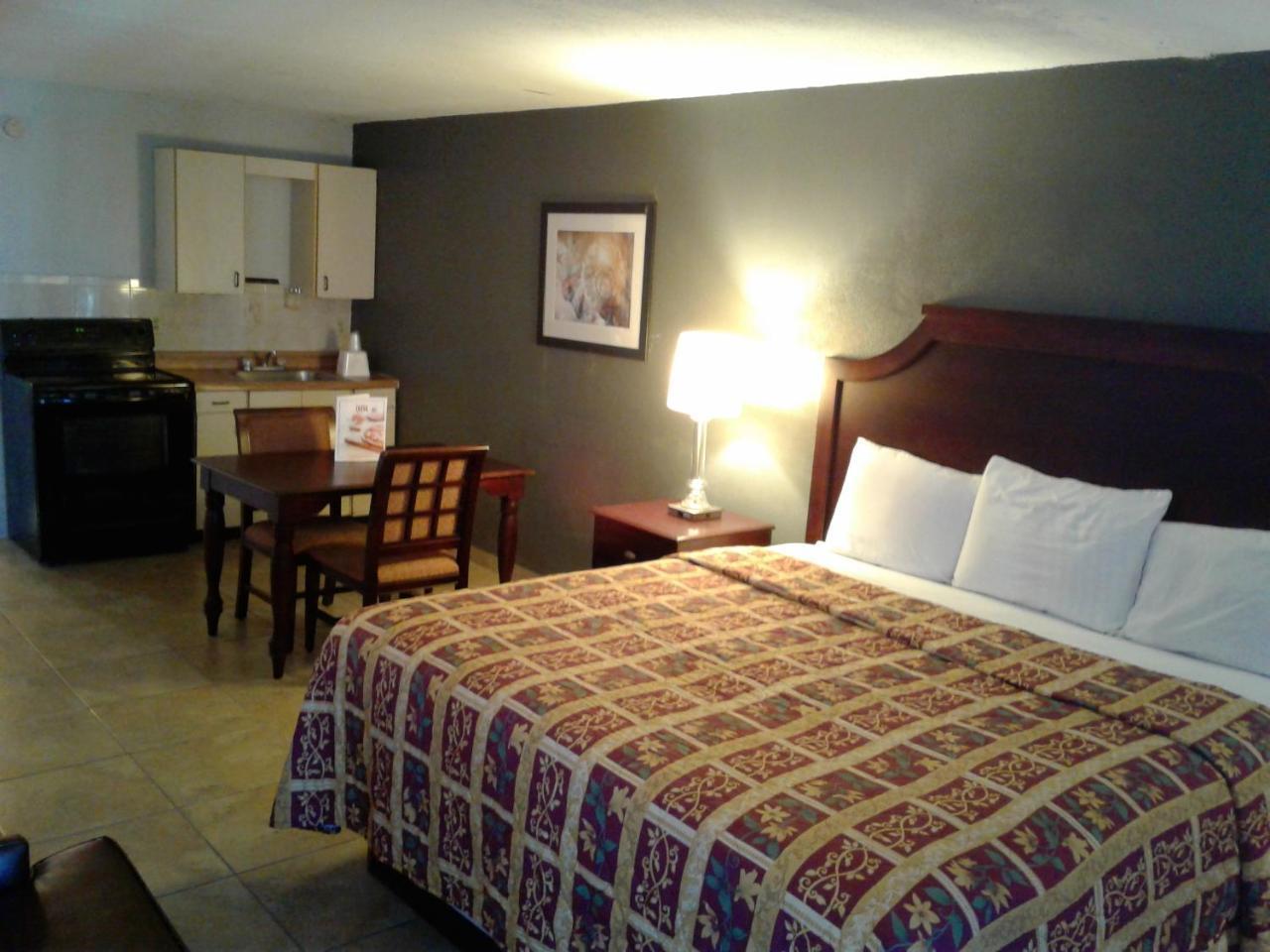 Express Inn & Suites - 5 Miles From St Petersburg Clearwater Airport 外观 照片