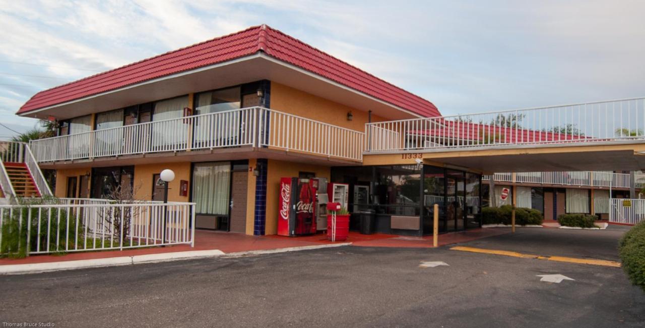 Express Inn & Suites - 5 Miles From St Petersburg Clearwater Airport 外观 照片